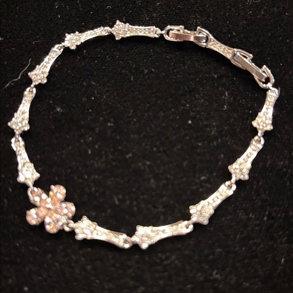 Elegant Silver Bracelet with Floral Accent